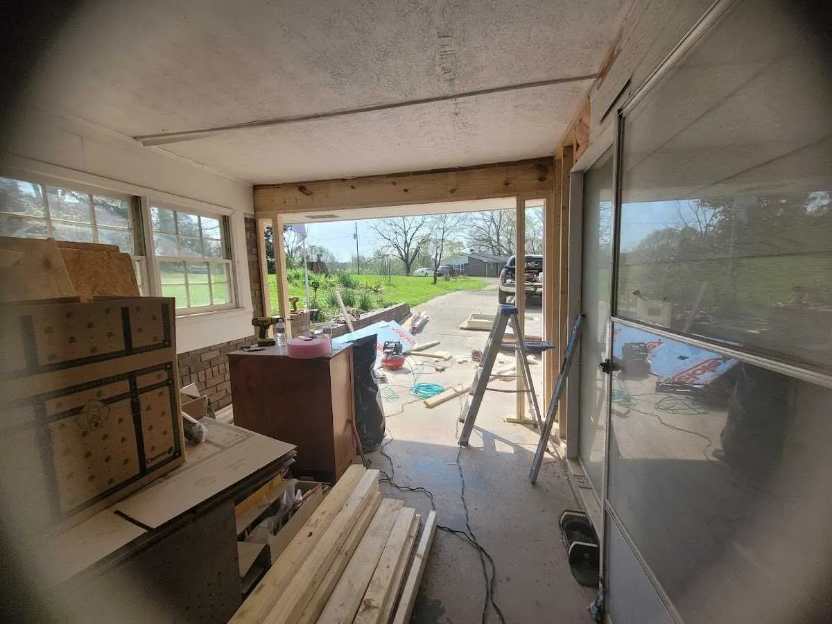 Air movers and dehumidifier for Water Mitigation Services in Bremen