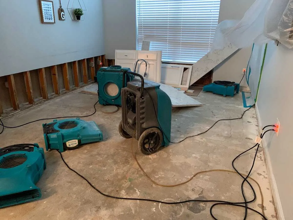 Dehumidifier in flood-cut room for Water Damage Restoration in Bremen